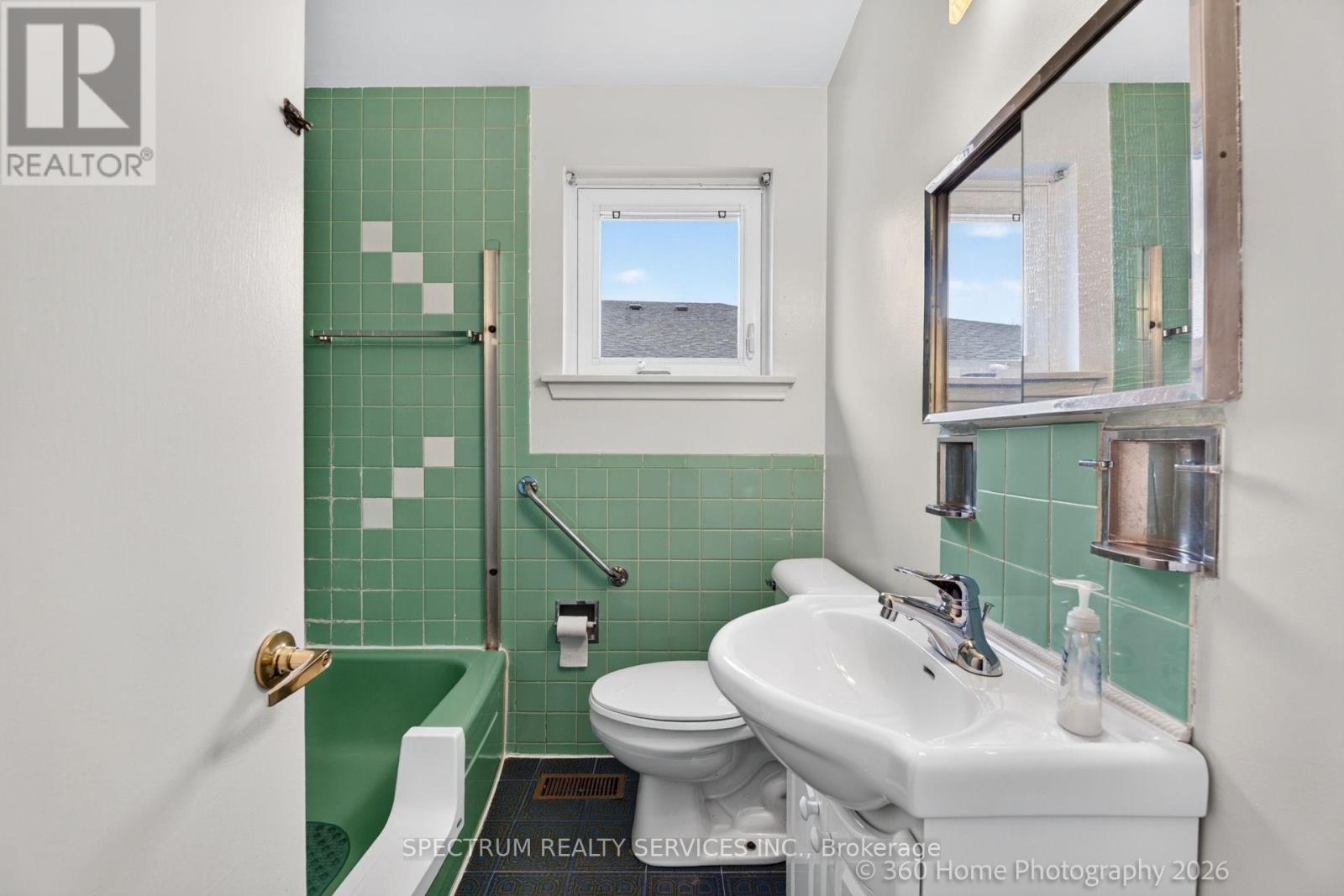 37 Newlin Crescent — photo 19