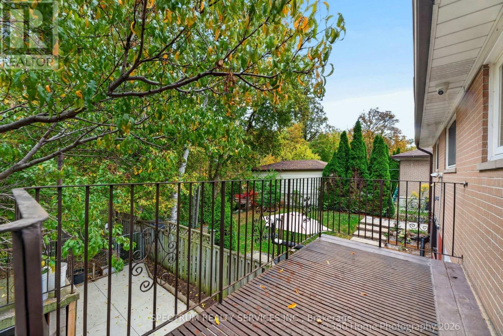 37 Newlin Crescent — photo 33