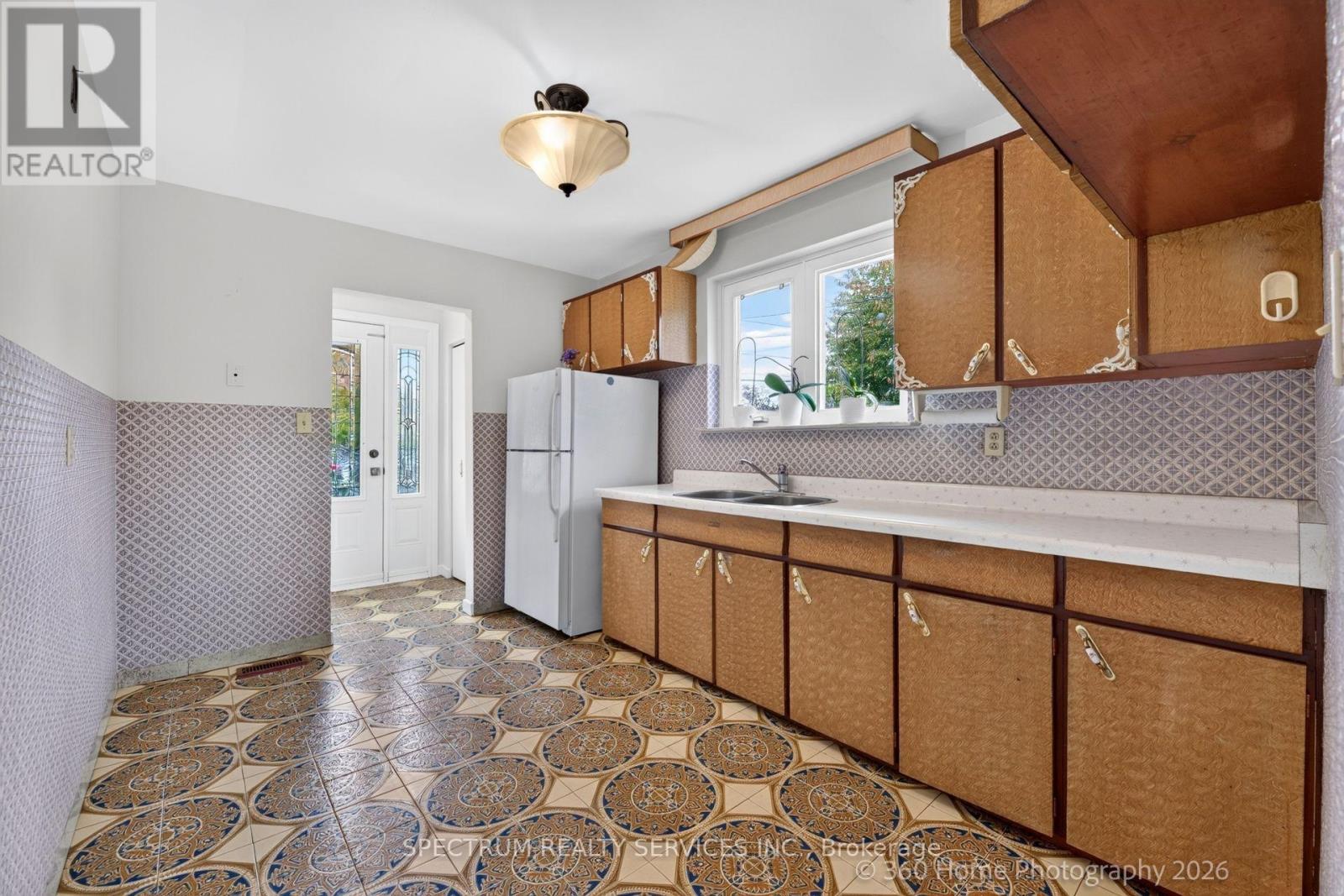 37 NEWLIN CRESCENT - 7