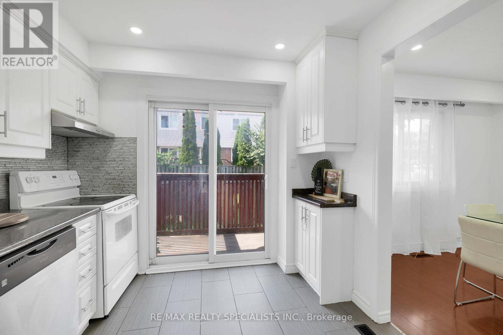 11- 3525 Brandon Gate Drive, Mississauga, ON photo 10