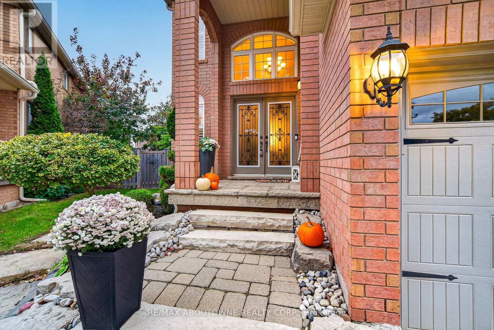 2447 Highmount Crescent, Oakville, ON photo 3