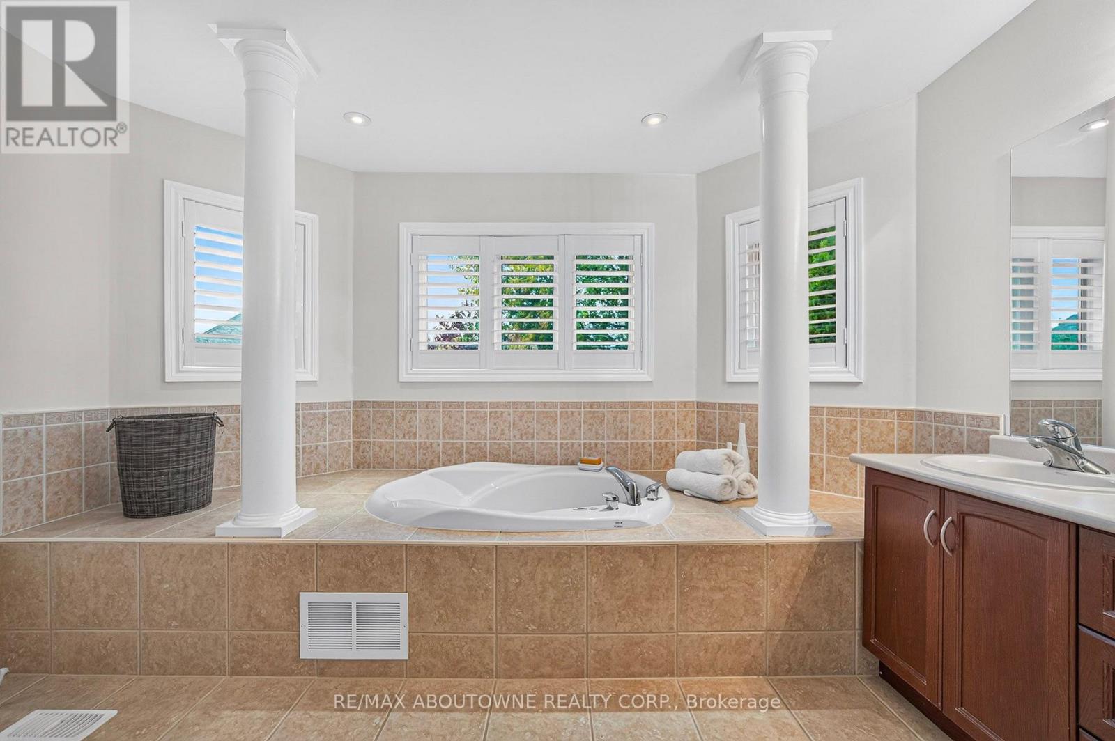 2447 Highmount Crescent, Oakville, ON photo 35