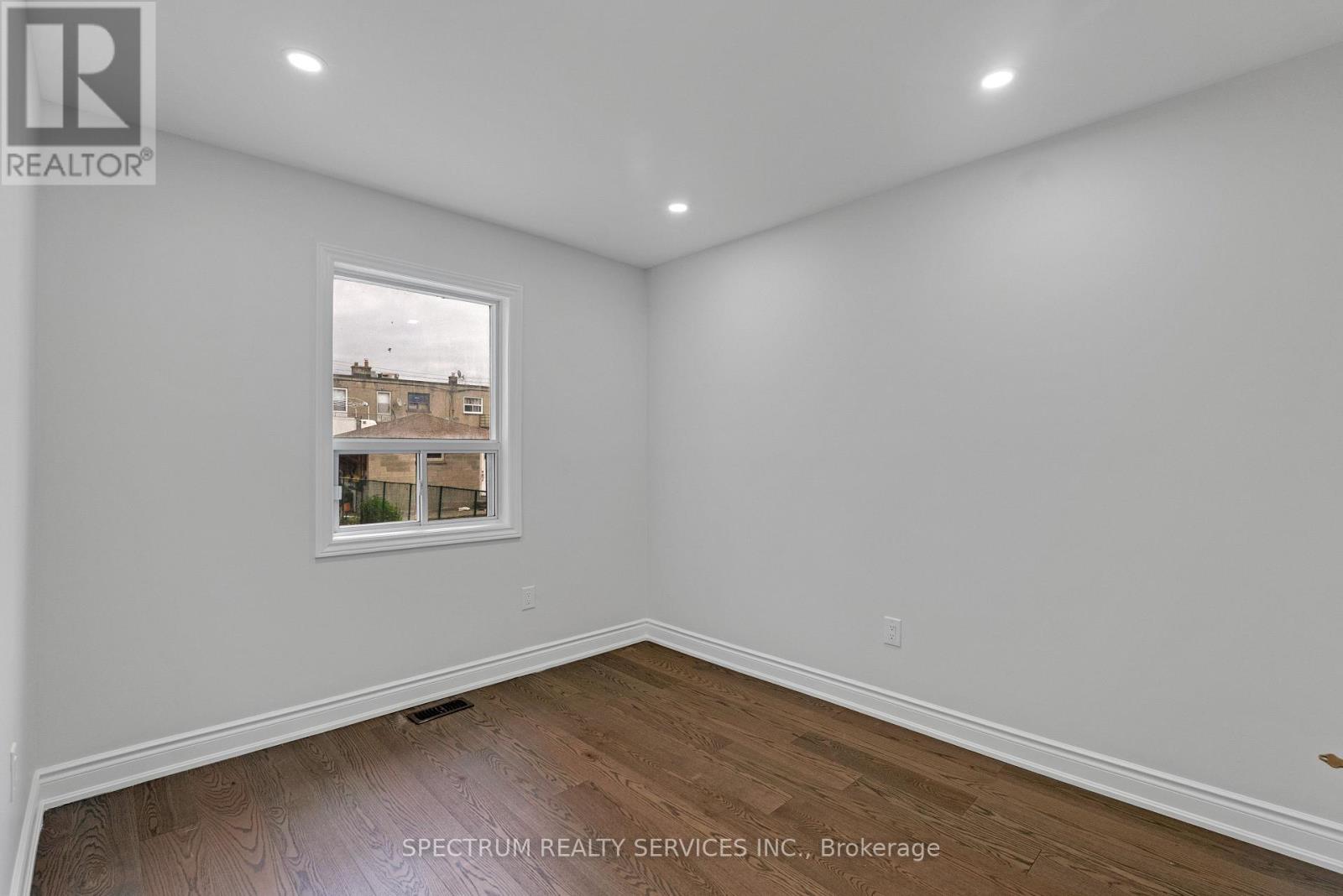 11 Vimy Avenue, Toronto, ON photo 10