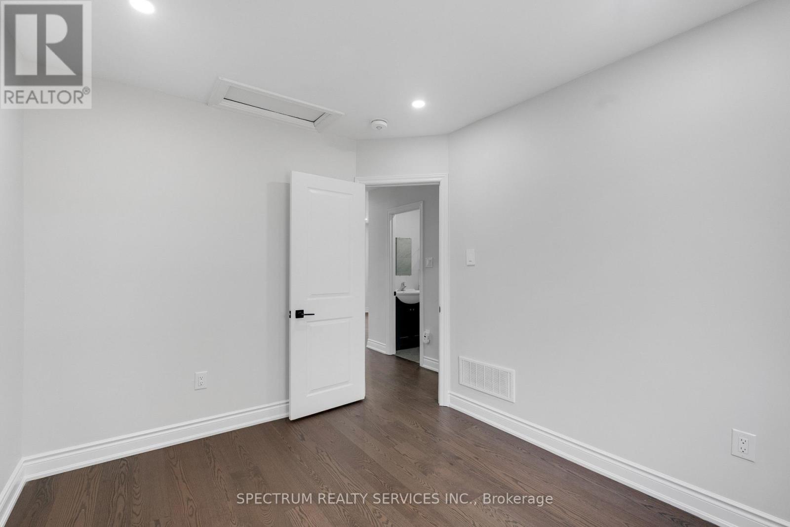 11 Vimy Avenue, Toronto, ON photo 11