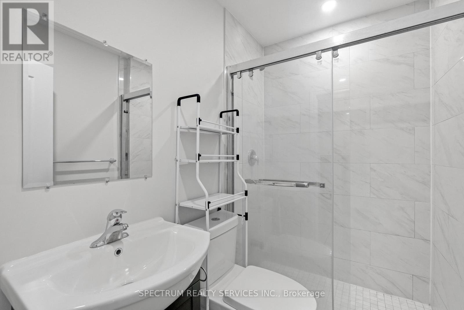 11 Vimy Avenue, Toronto, ON photo 14