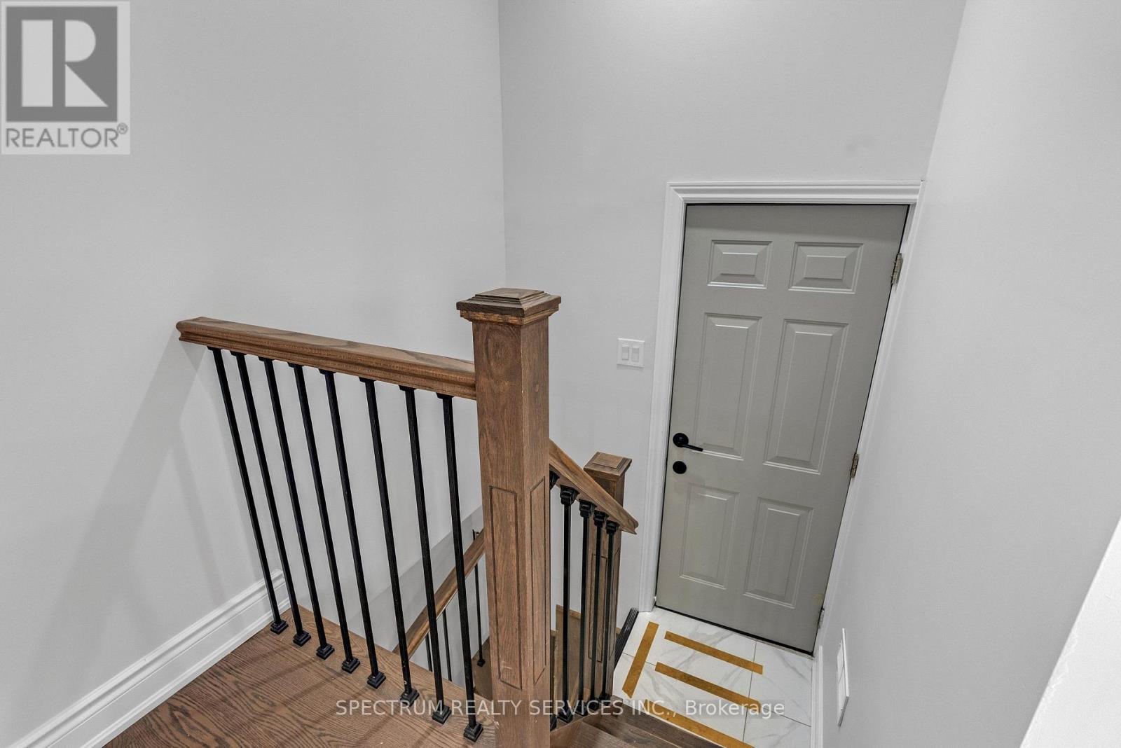 11 Vimy Avenue, Toronto, ON photo 15