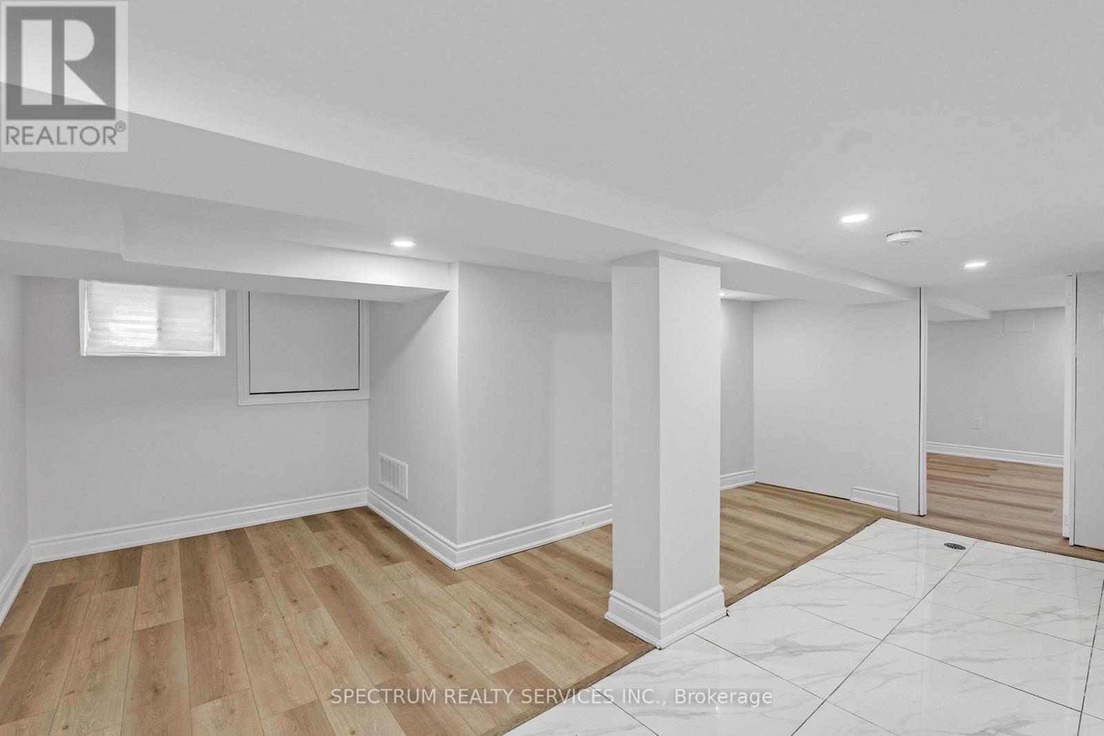 11 Vimy Avenue, Toronto, ON photo 18