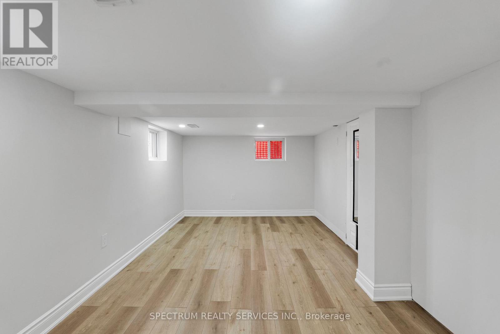 11 Vimy Avenue, Toronto, ON photo 20