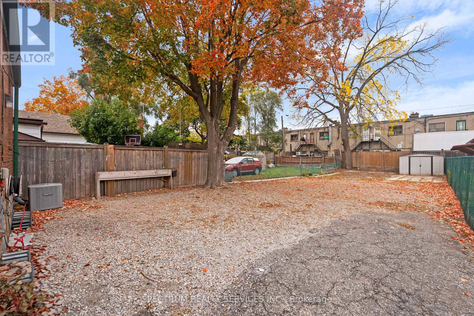 11 Vimy Avenue, Toronto, ON photo 22