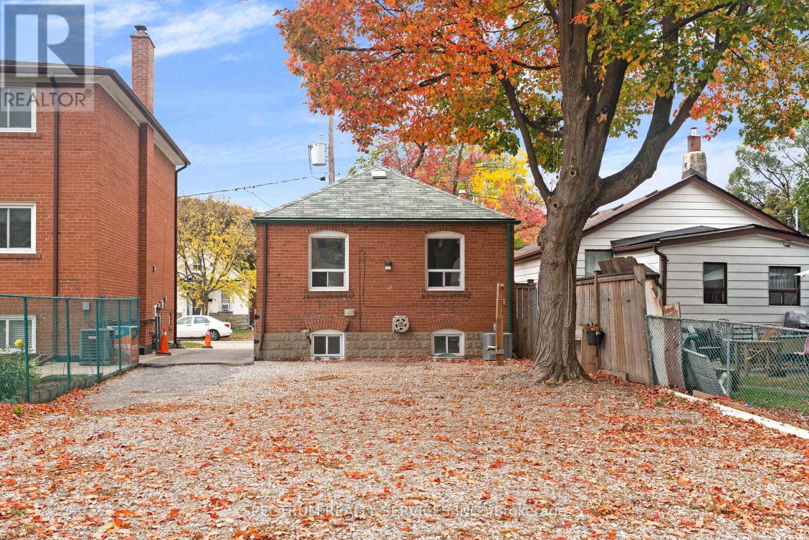 11 Vimy Avenue, Toronto, ON photo 25