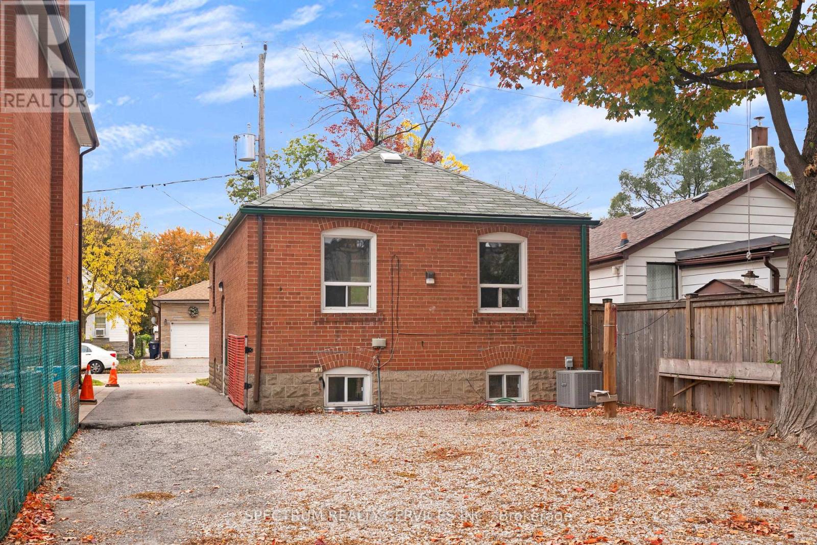 11 Vimy Avenue, Toronto, ON photo 26