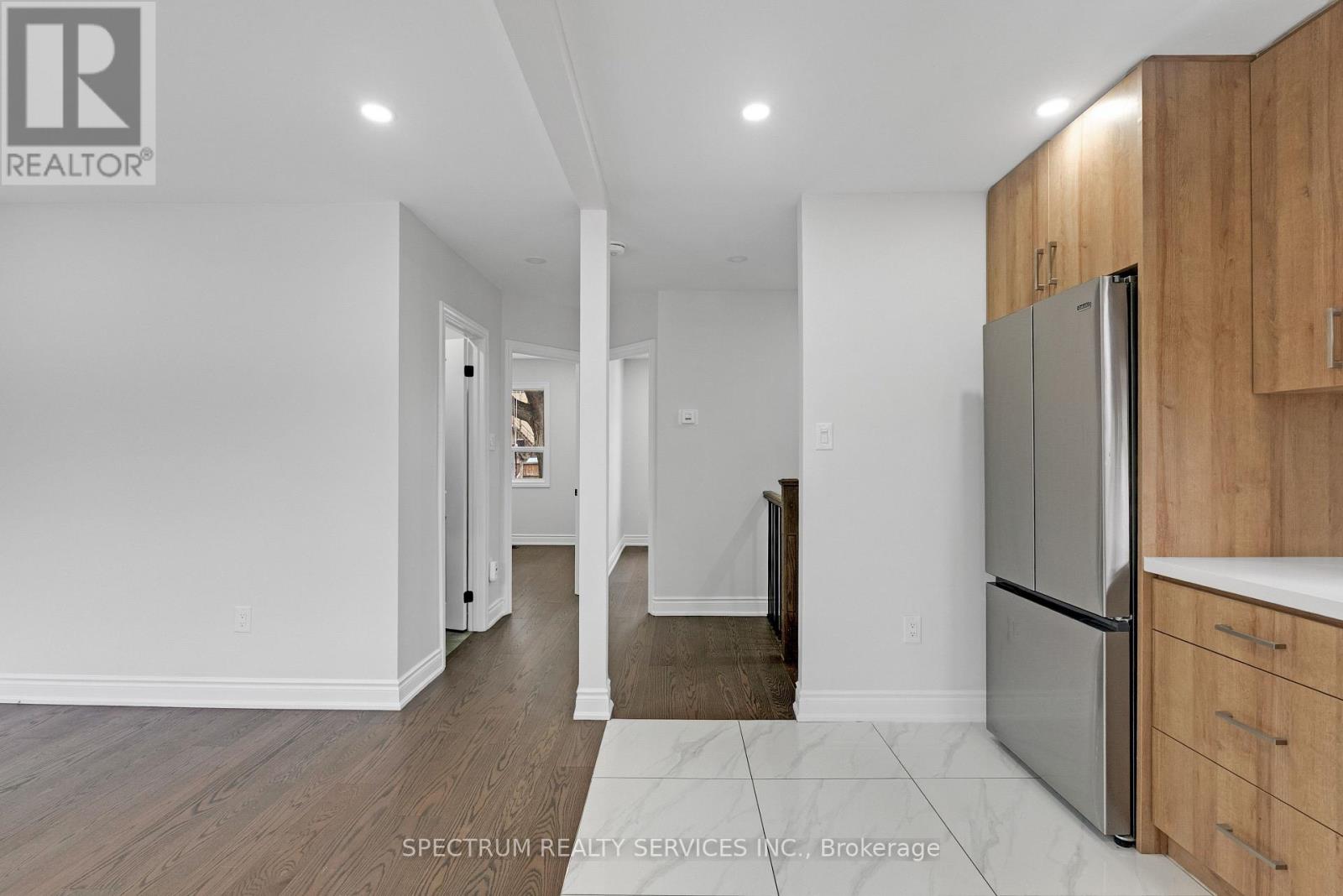 11 Vimy Avenue, Toronto, ON photo 9