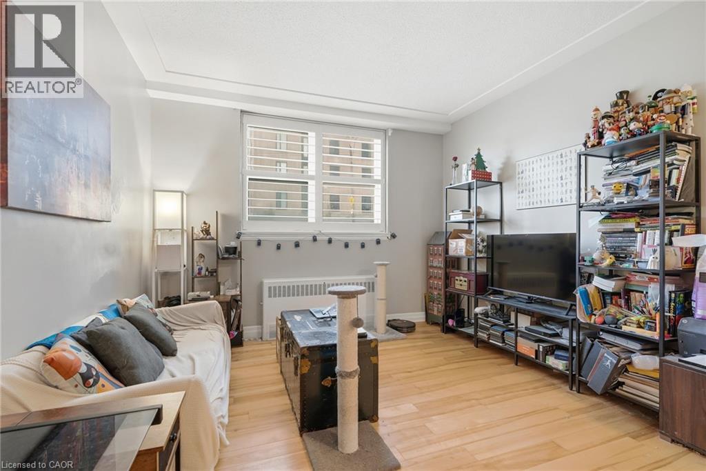 802 King Street West — photo 10