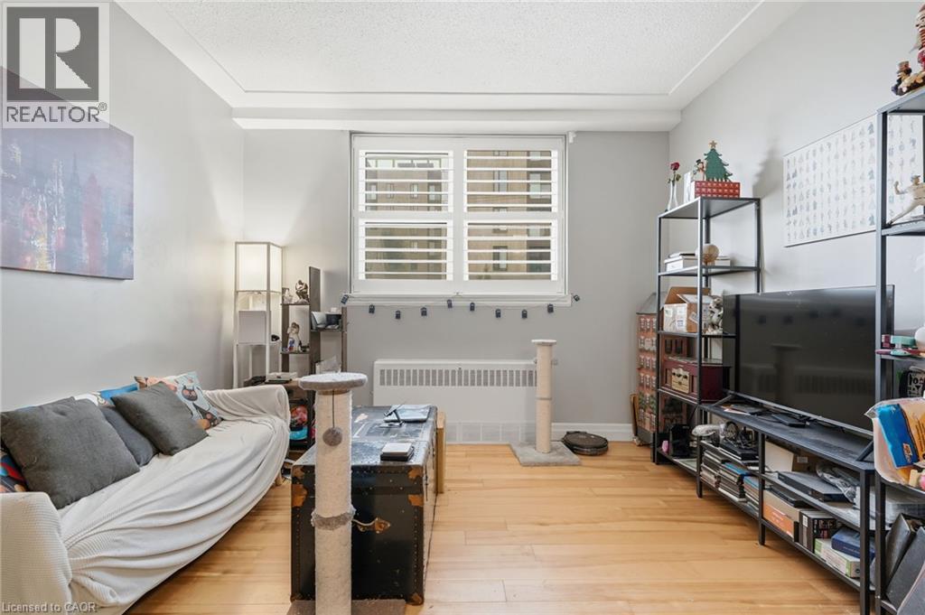 802 King Street West — photo 11