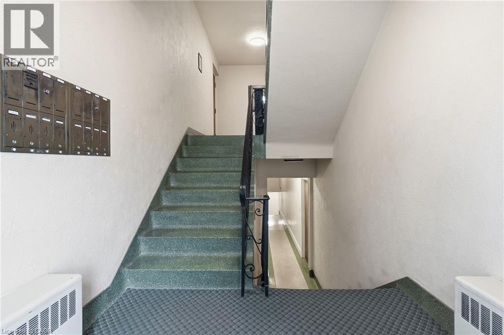 802 King Street West — photo 7