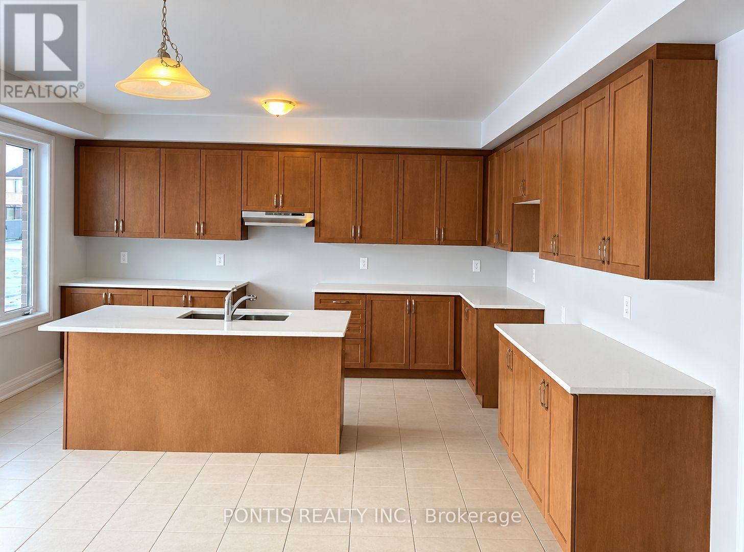 11 CORLEY STREET, Kawartha Lakes (Lindsay) — photo 2