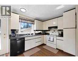 2pc Bathroom - 256 Parkwood Close Se, Calgary, AB T2J3V9 Photo 11