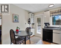 Foyer - 256 Parkwood Close Se, Calgary, AB T2J3V9 Photo 8