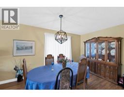 Kitchen - 256 Parkwood Close Se, Calgary, AB T2J3V9 Photo 7