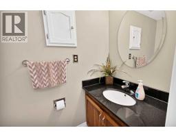256 Parkwood Close Se, Calgary, AB T2J3V9 Photo 30