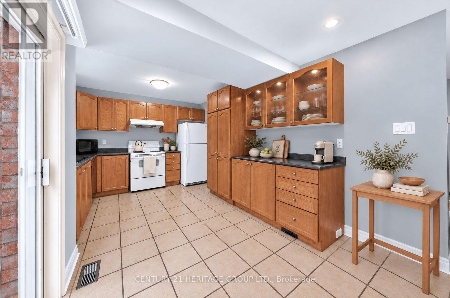 378 Spruce Grove Crescent, Newmarket, ON photo 7