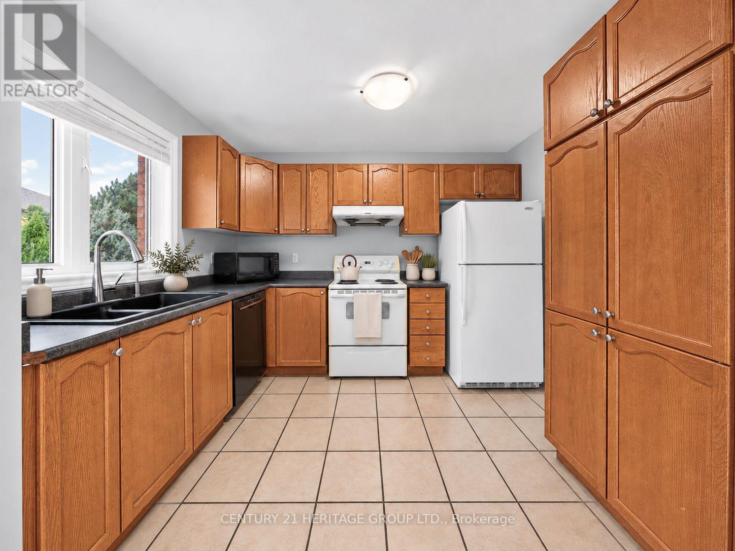 378 Spruce Grove Crescent, Newmarket, ON photo 8