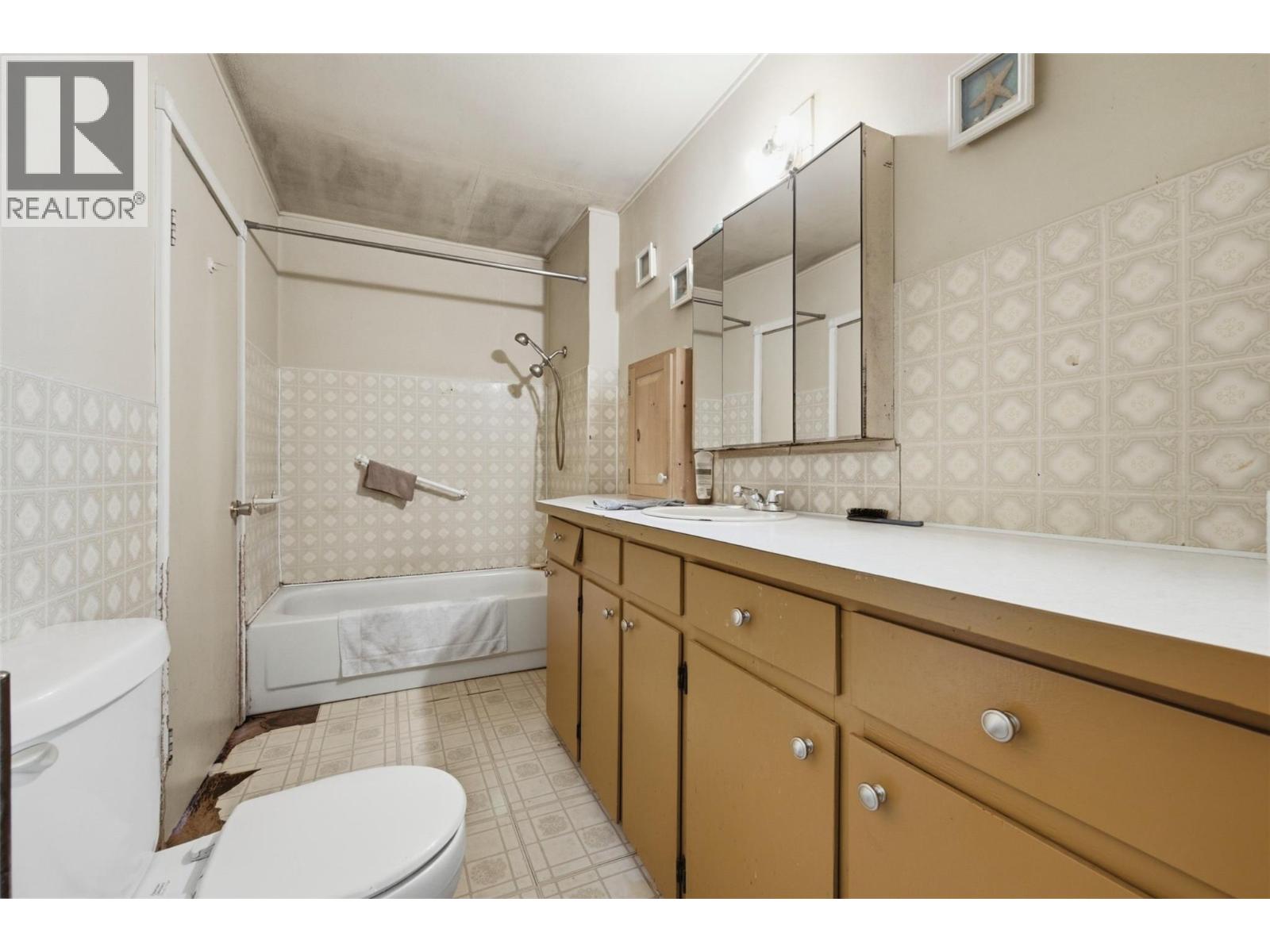 2613 Lumby Mabel Lake Road - 31