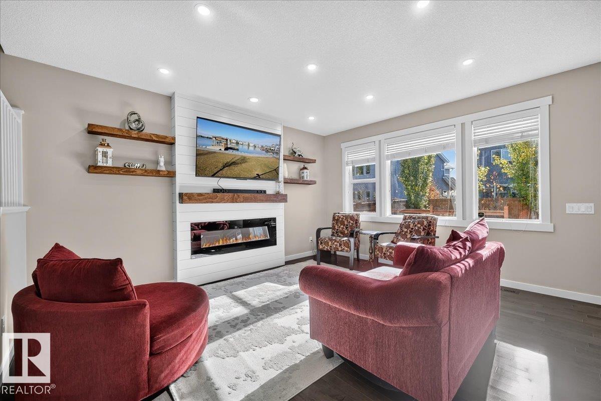 8515 19 Av SW photo 3 — MLS® E4513262