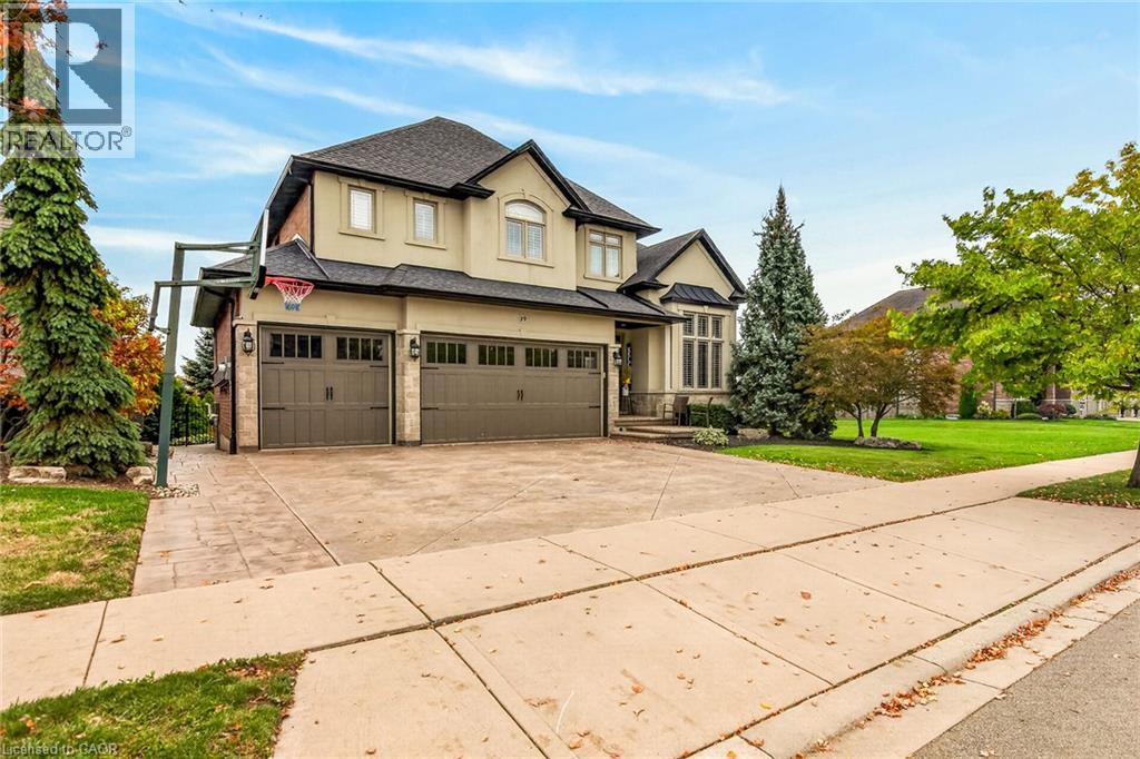 19 GRETI Drive, Hamilton — photo 2