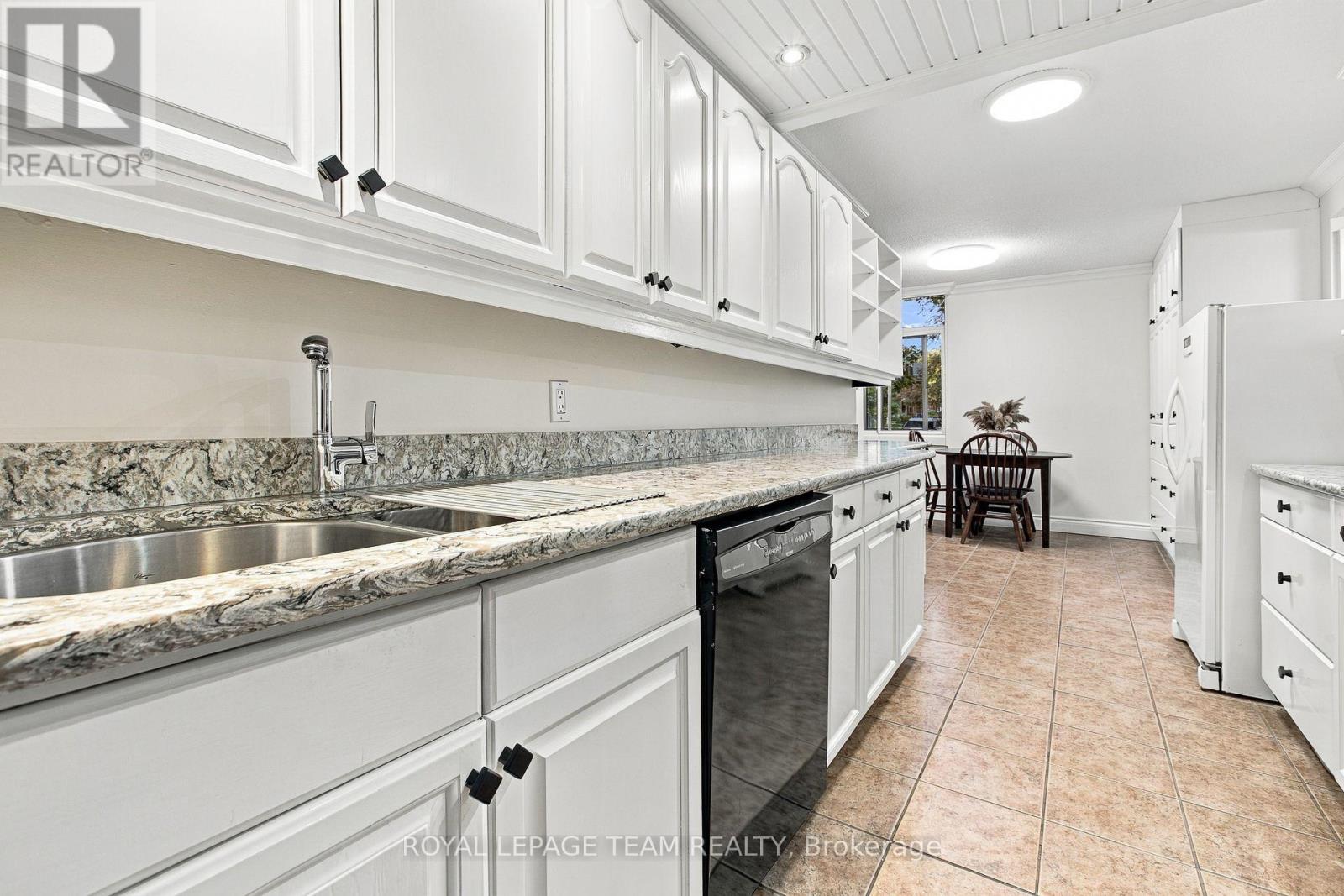 60 Mcleod Street — photo 20