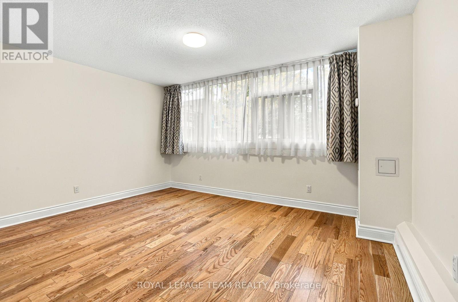 60 Mcleod Street — photo 26