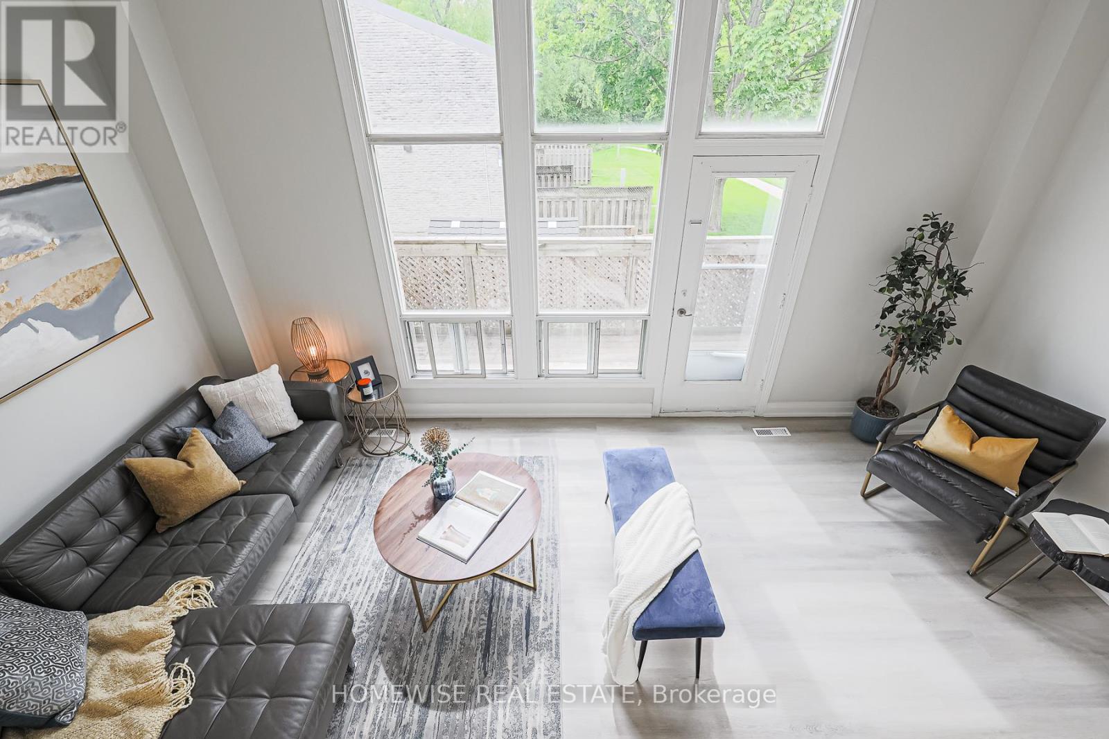 560 Waverly Street North — photo 13