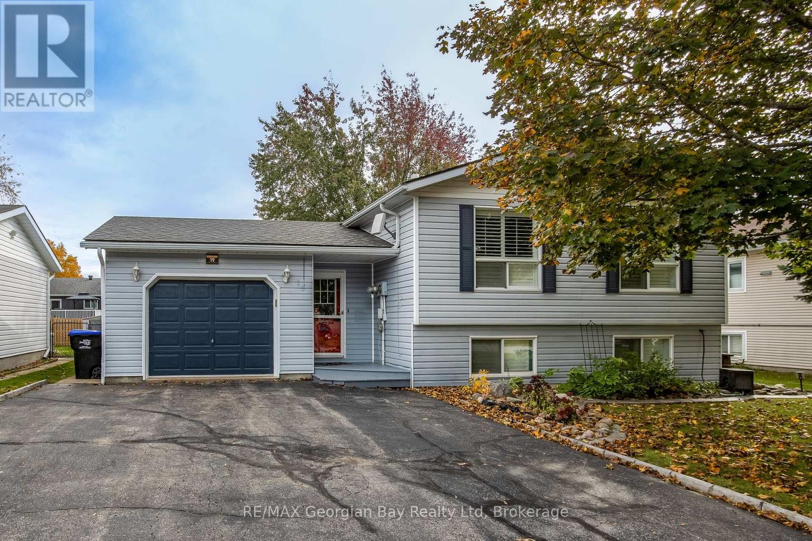 19 BRIDLE ROAD - 1