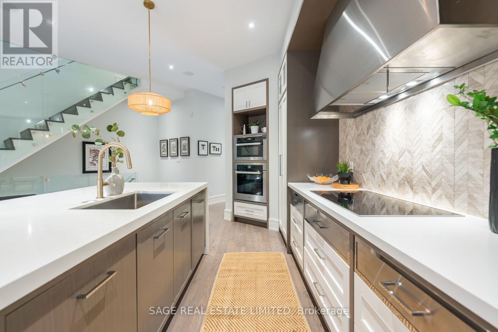 5 Thurloe Avenue, Toronto, ON photo 12
