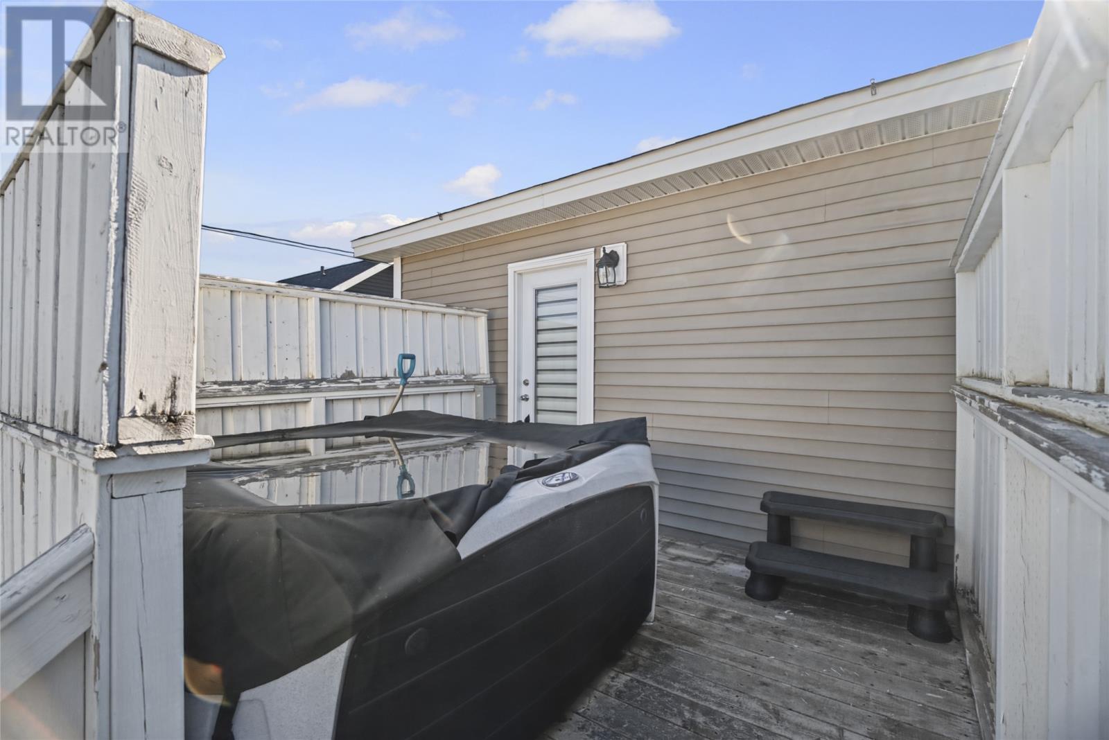 16 Shriners Road - 18