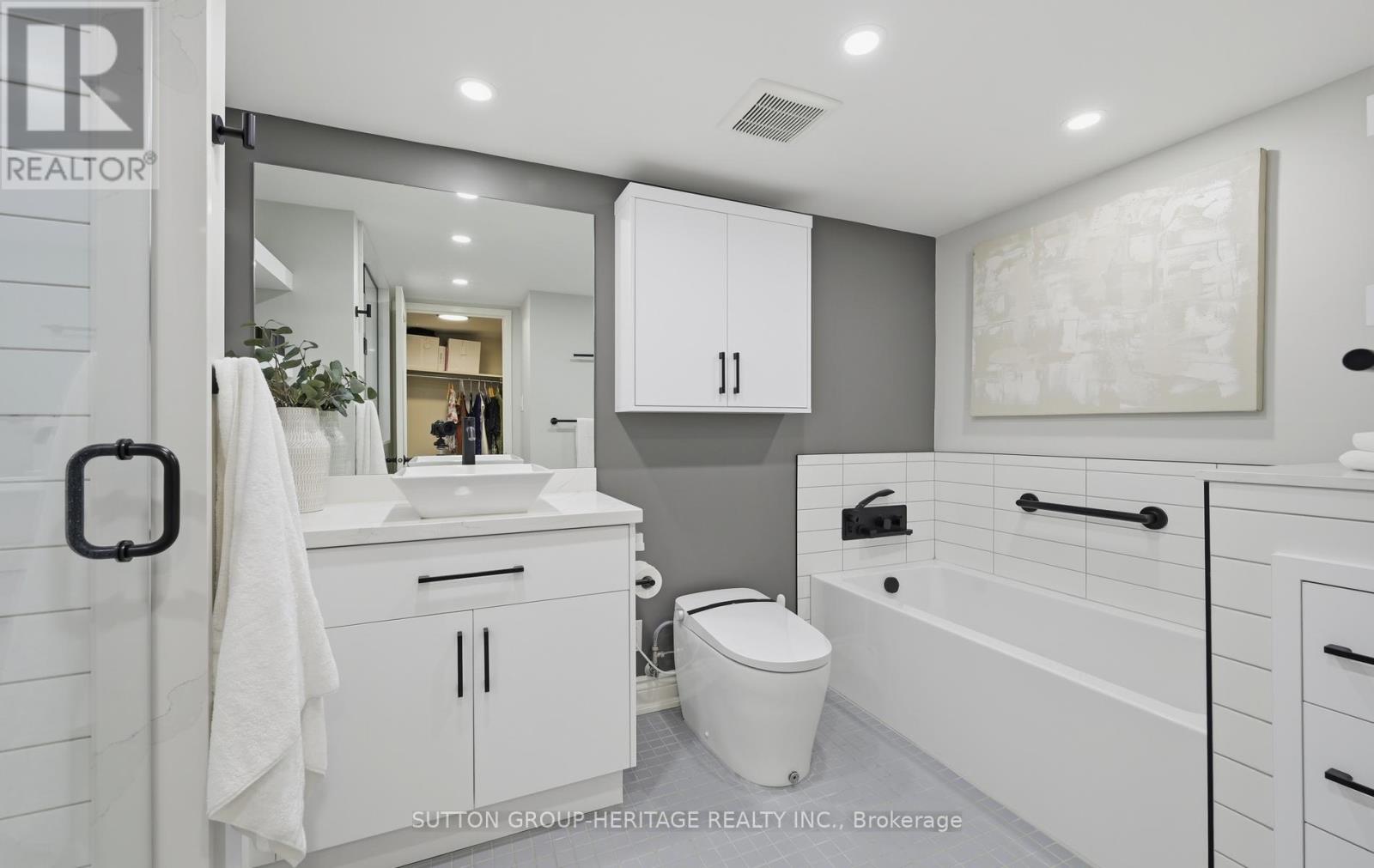 208- 45 Cumberland Lane, Ajax, ON photo 16