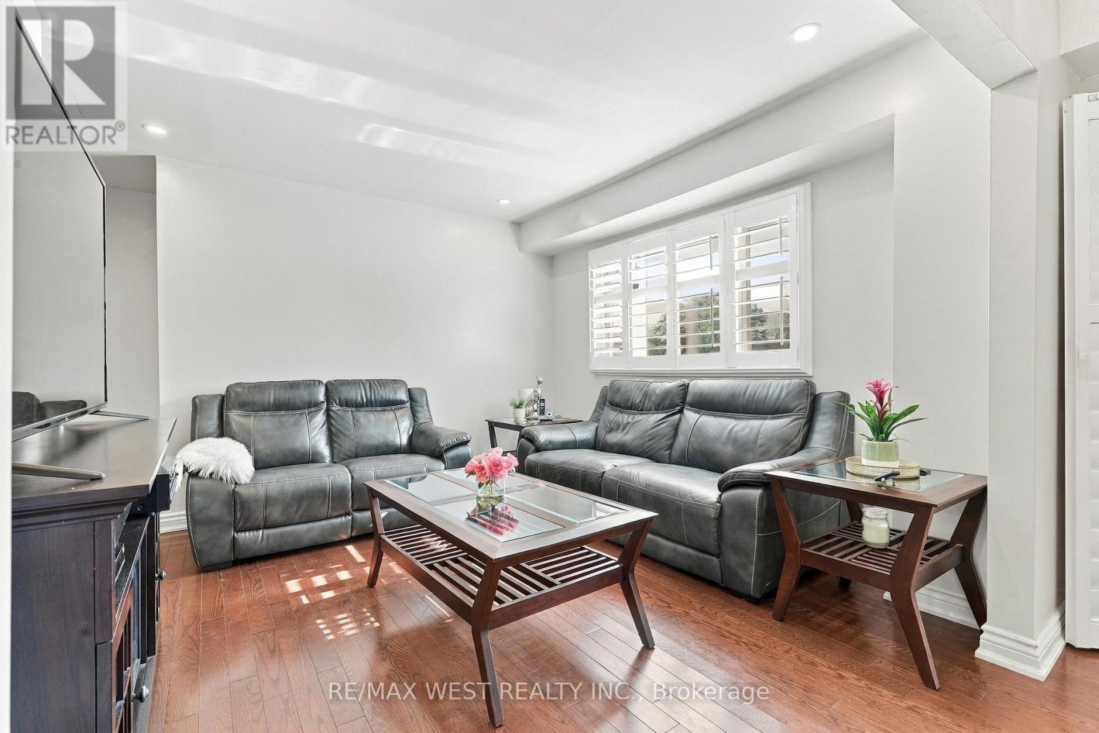 12 Waverly Street South, Oshawa, ON photo 7