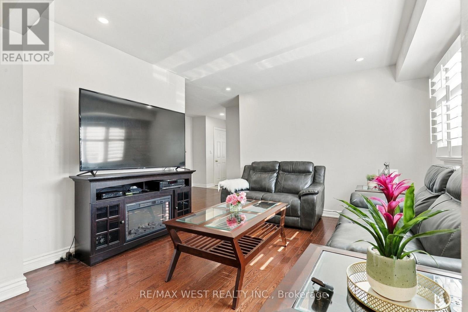 12 Waverly Street South, Oshawa, ON photo 8