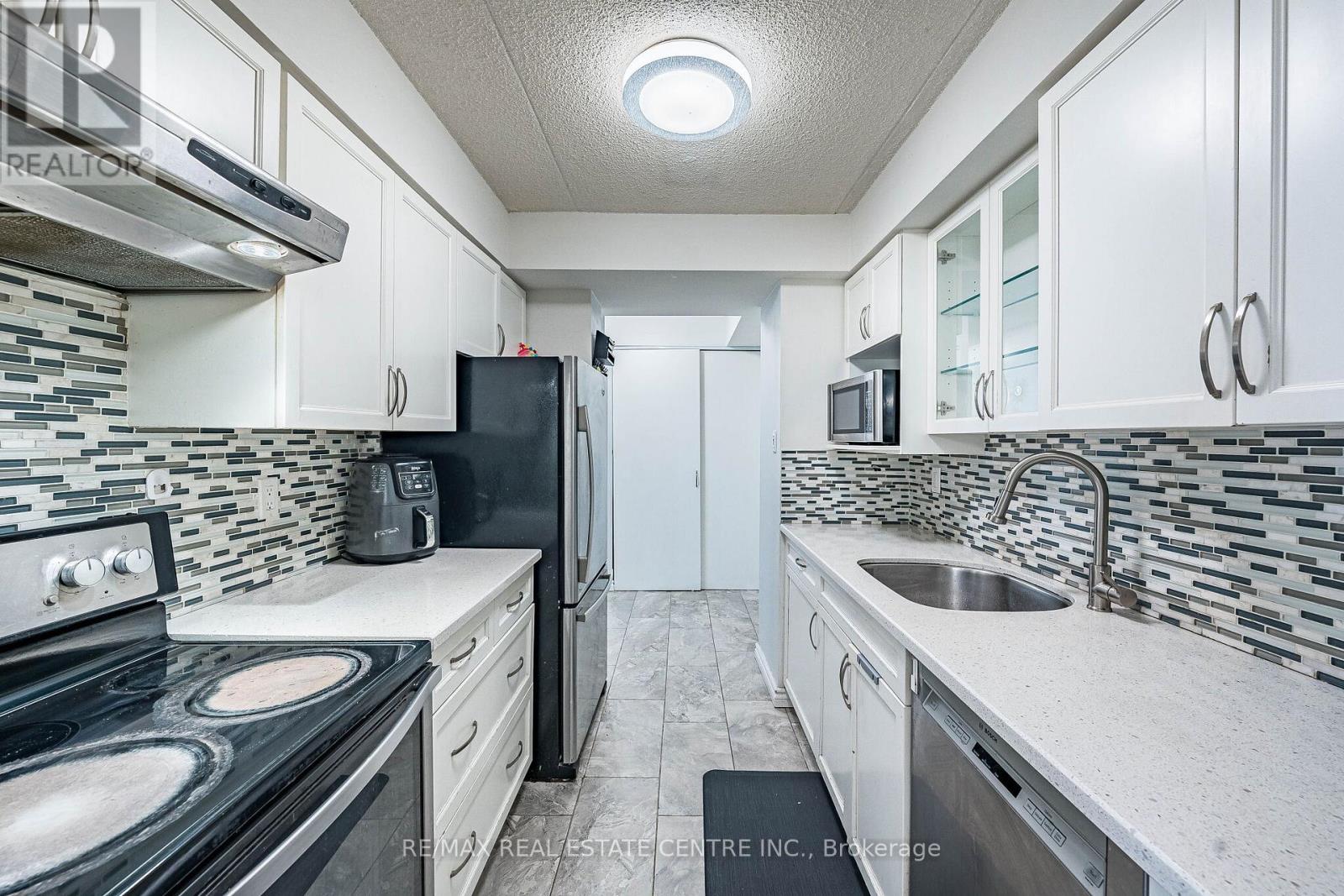 315- 1525 Diefenbaker Court, Pickering, ON photo 12