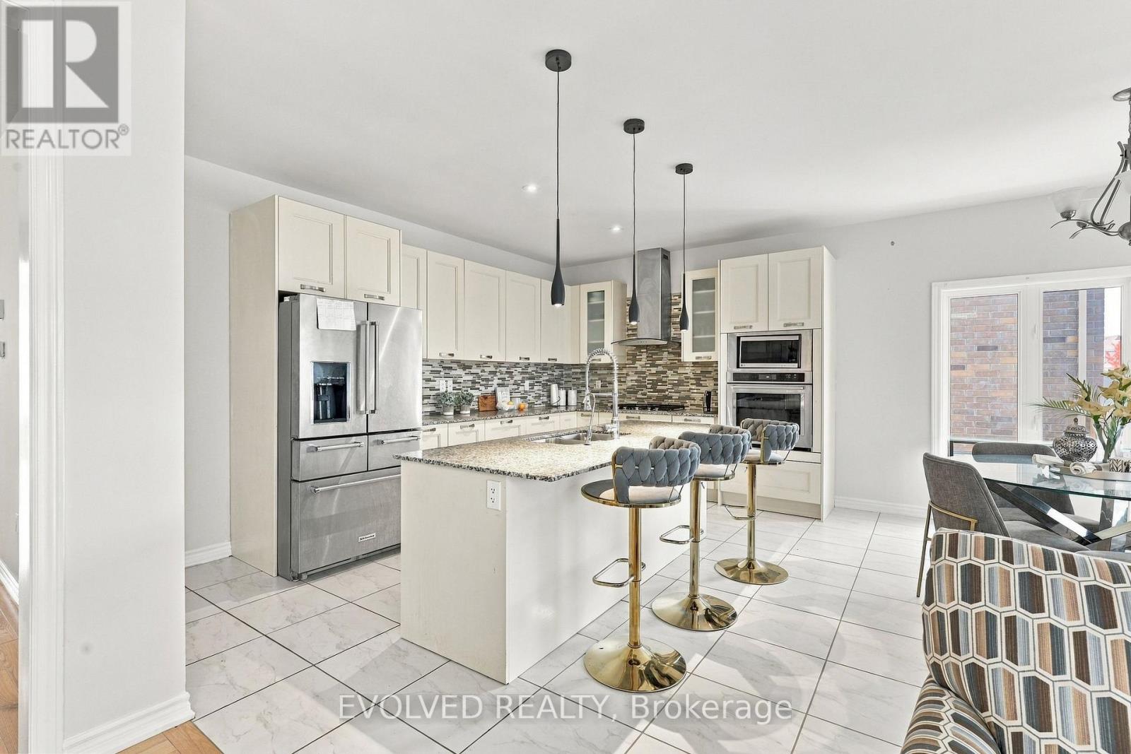 28 Vivian Creek Road, East Gwillimbury, ON photo 11