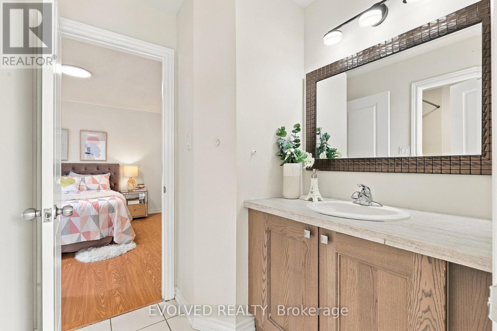 28 Vivian Creek Road, East Gwillimbury, ON photo 21