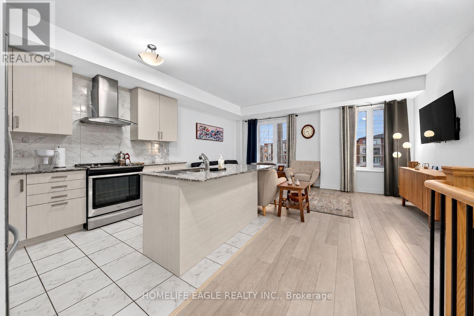 215 Harding Park Street — photo 3