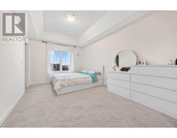 215 Harding Park Street, Newmarket, ON L3Y0E3 Photo 8