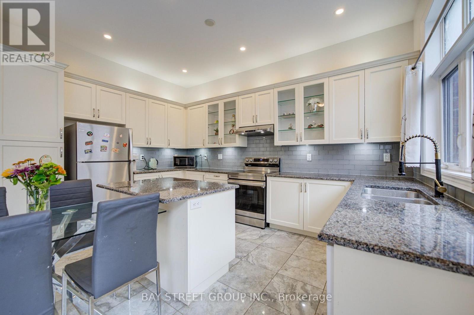 30 Ben Sinclair Avenue, East Gwillimbury, ON photo 12