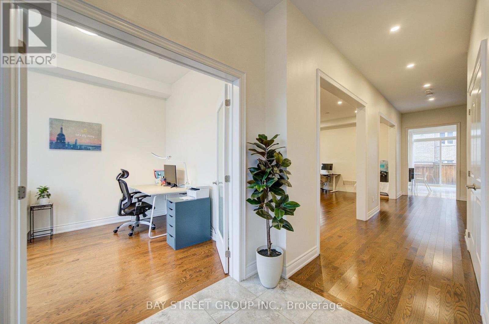 30 Ben Sinclair Avenue, East Gwillimbury, ON photo 2