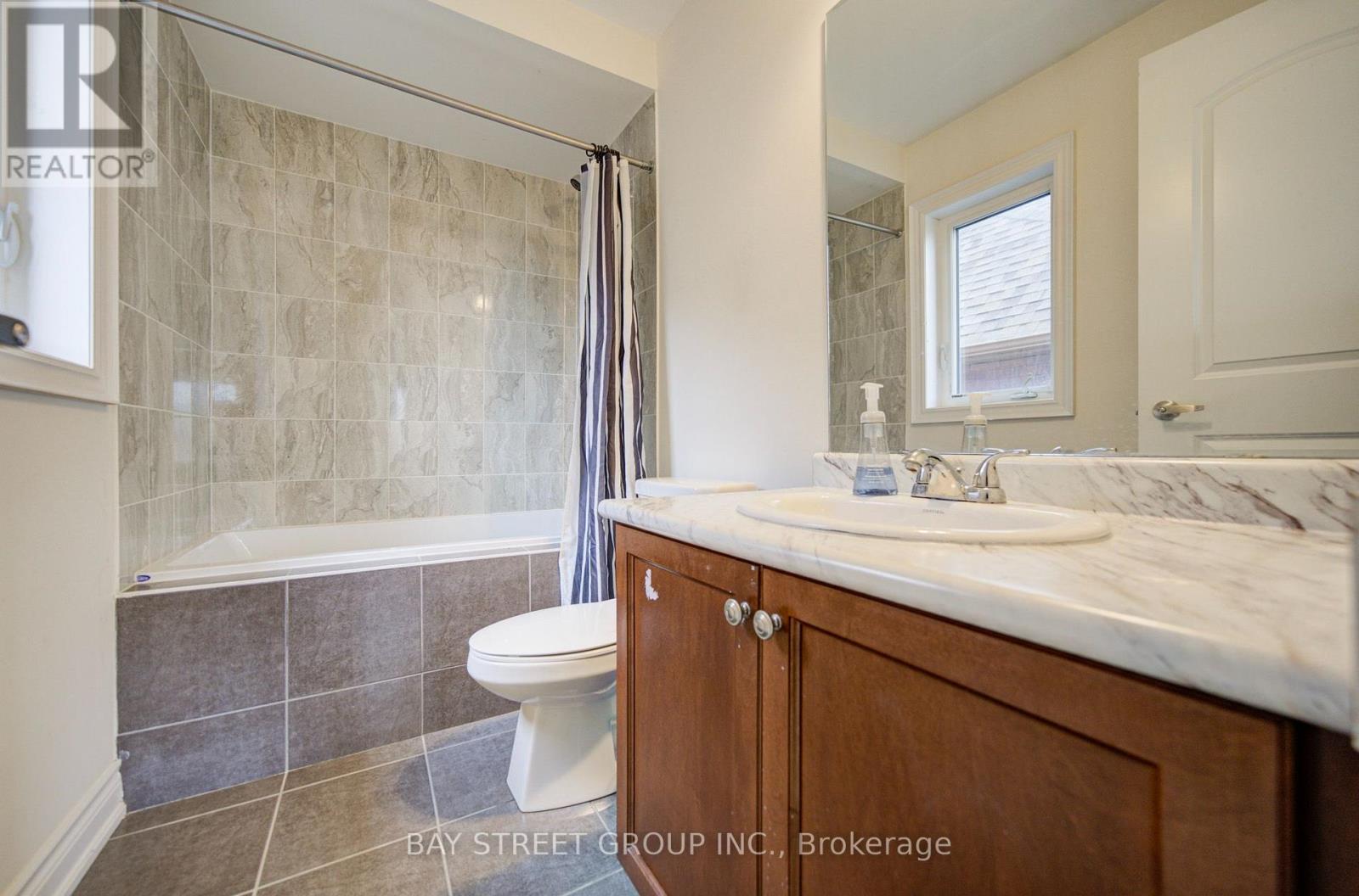 30 Ben Sinclair Avenue, East Gwillimbury, ON photo 22