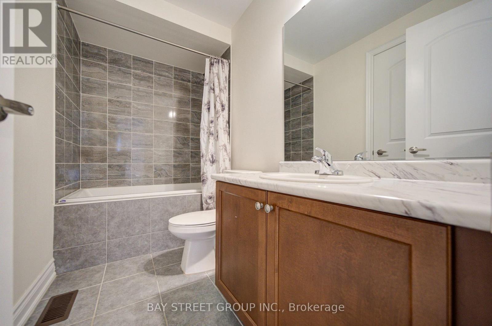 30 Ben Sinclair Avenue, East Gwillimbury, ON photo 24