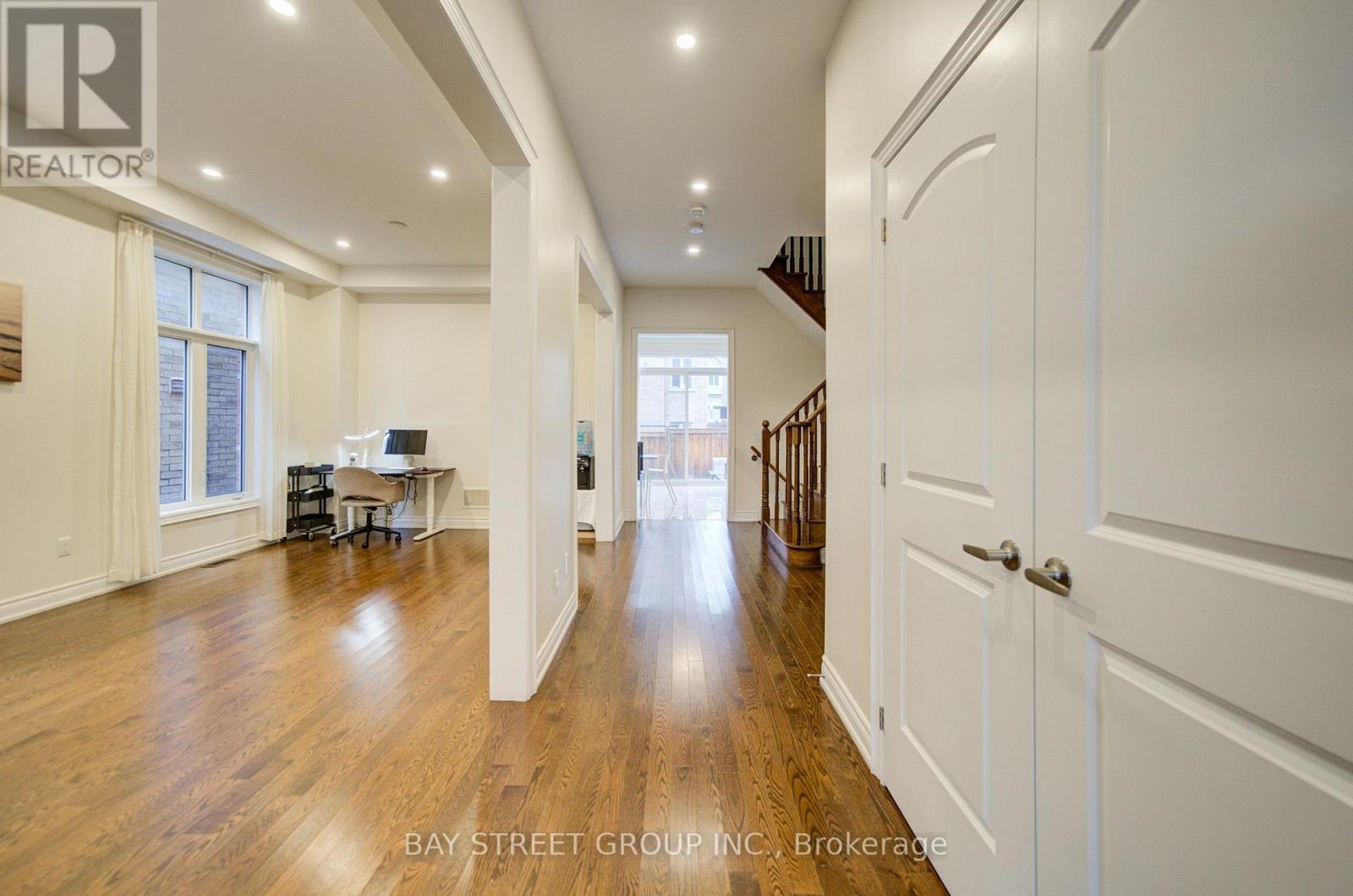 30 Ben Sinclair Avenue, East Gwillimbury, ON photo 3