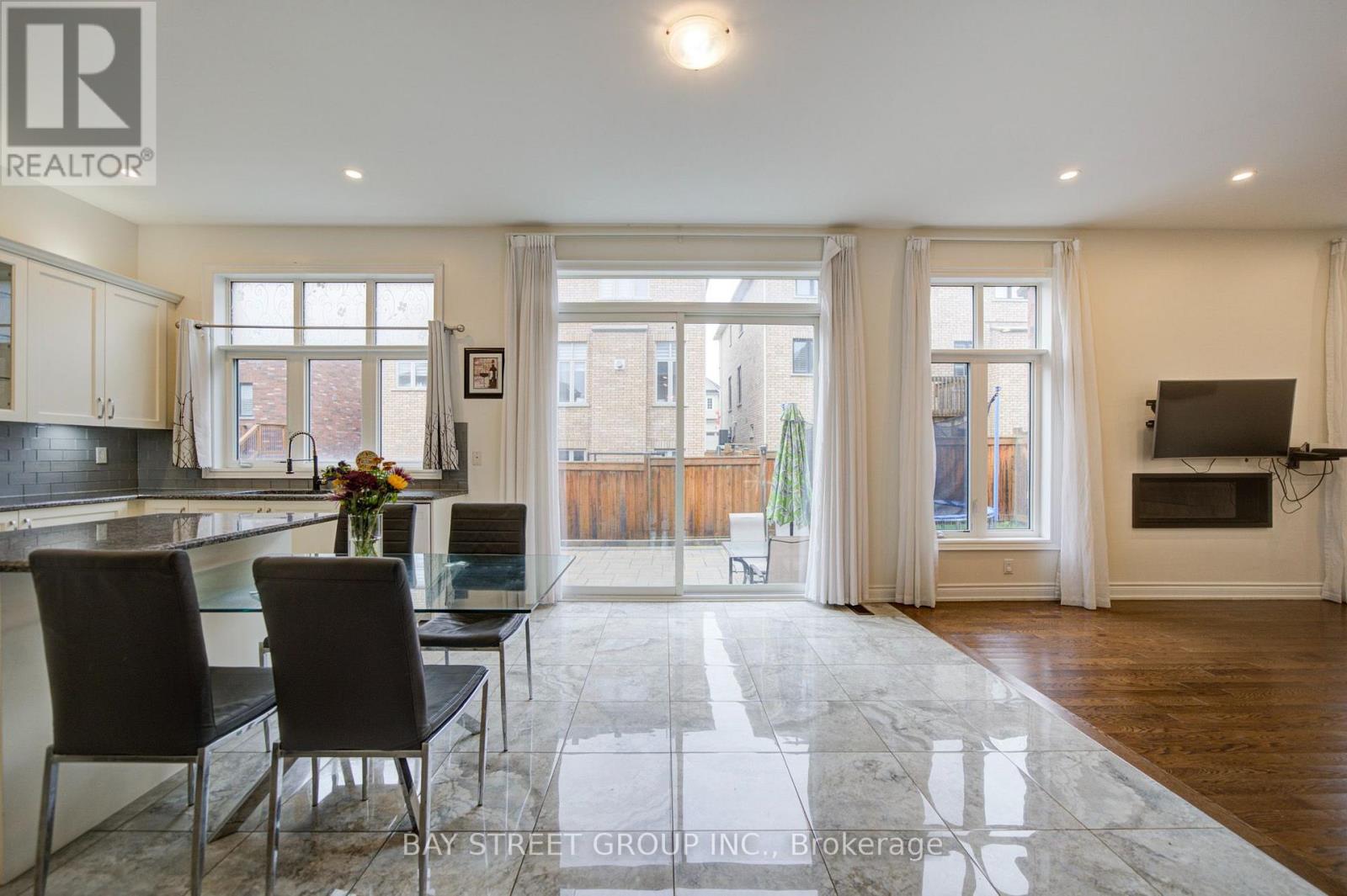 30 Ben Sinclair Avenue, East Gwillimbury, ON photo 9