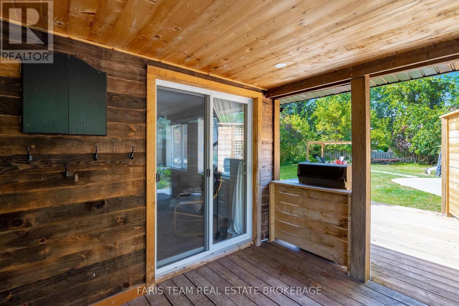 1020 Ewart Street — photo 30